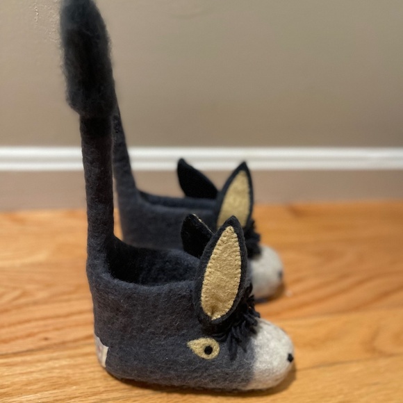 🐴✨ Sew Heart Felt England “Darci Donkey” Slippers – Toddler Size 5 👶🧦 - Picture 4 of 5